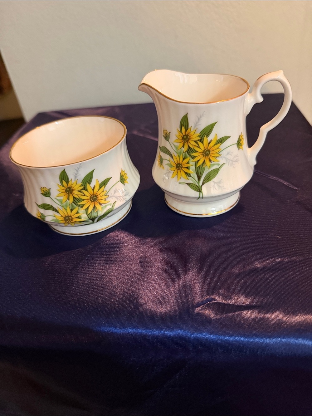 BONE CHINA CREAM AND SUGAR SET TRIMMED IN GOLD. MADE IN ENGLAND